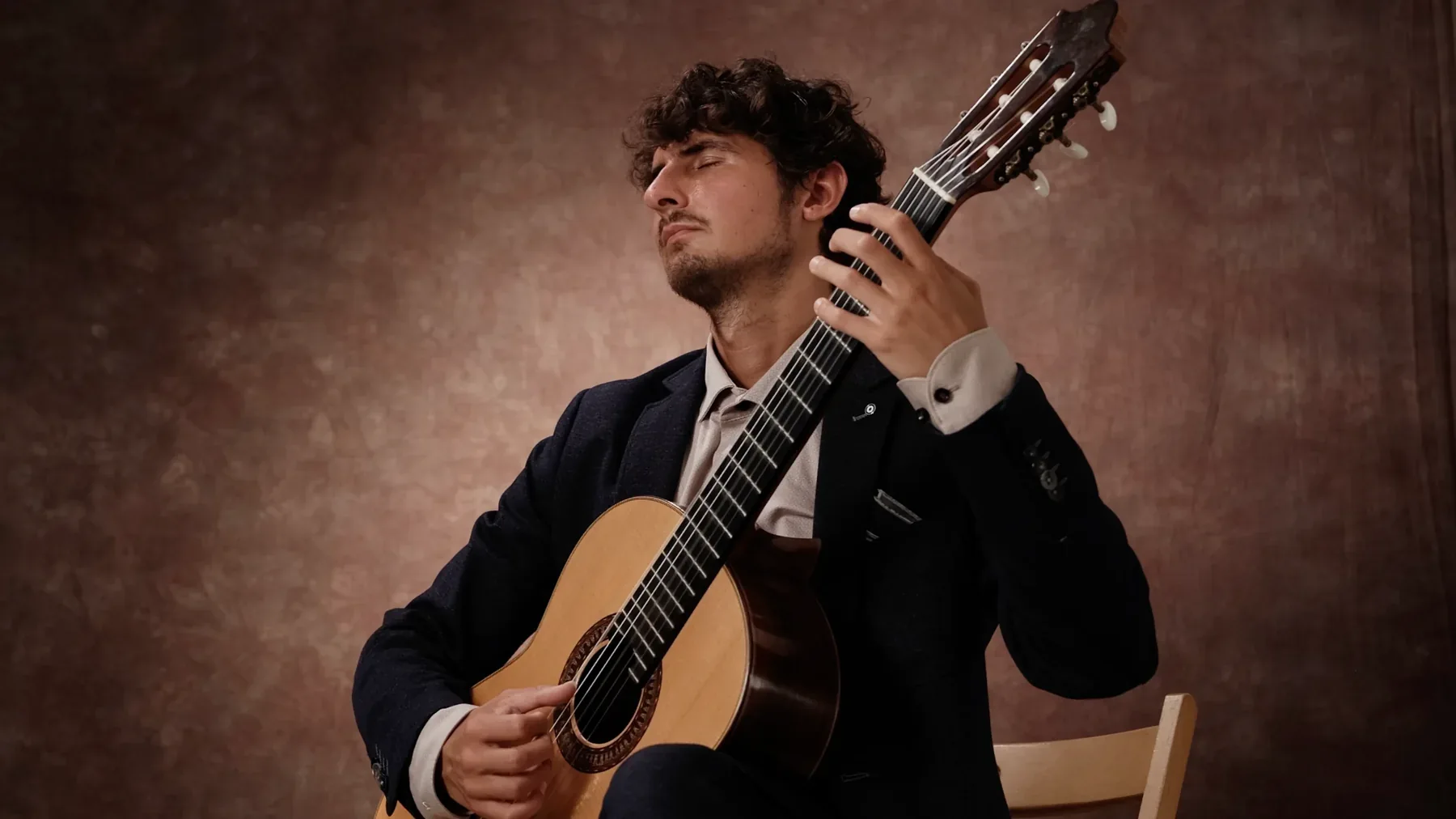 Silvan de Smit speelt klassieke gitaar